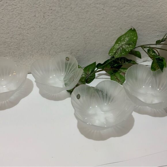 New Vintage 1980s Mikasa Frosted Scallop Shell 6" Salad Bowl Set of 4 G11 - Picture 1 of 9
